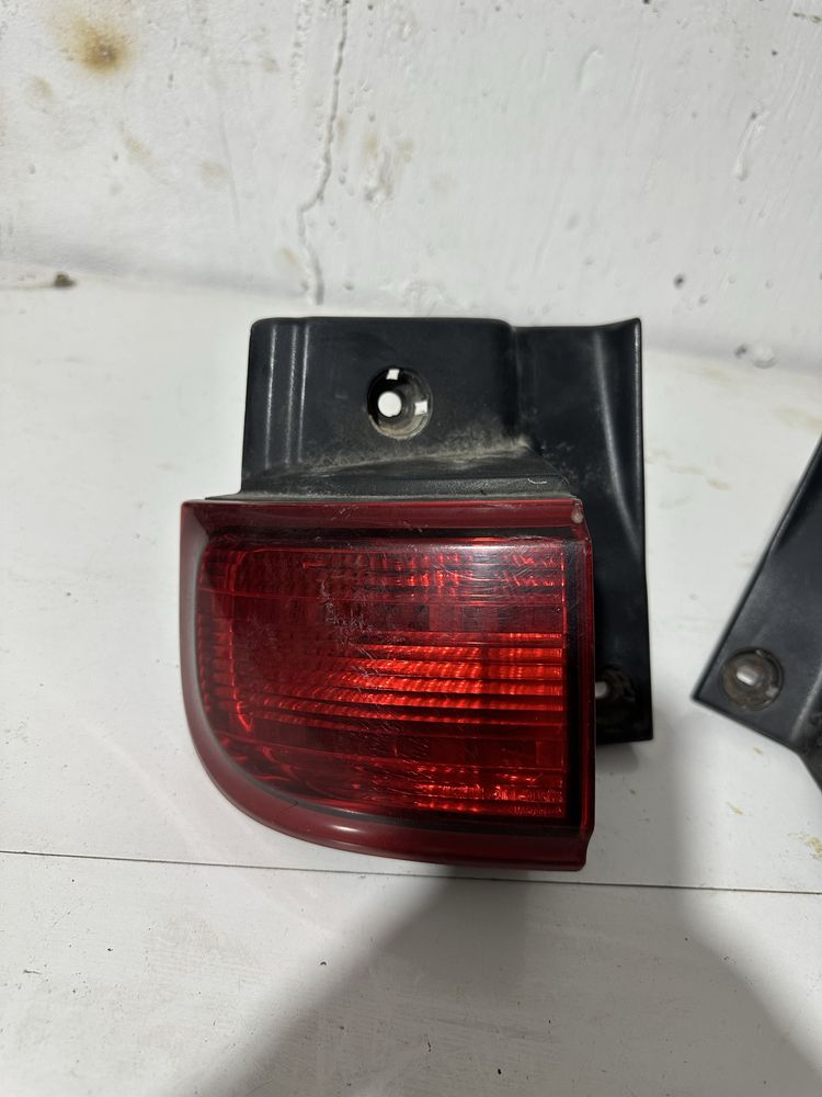 Задний катафот фонари на Nissan Elgrand E51