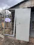продам железную дверь обшитый внутренним замком запасными ключами
