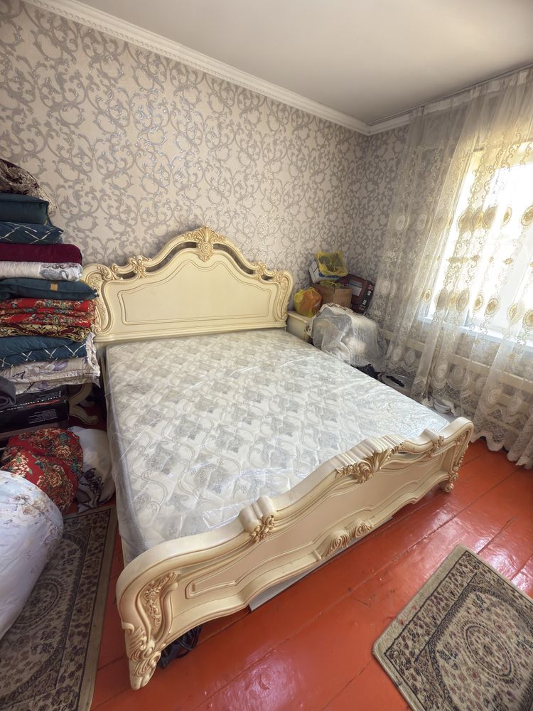 Срочно спальный гарнитур продается