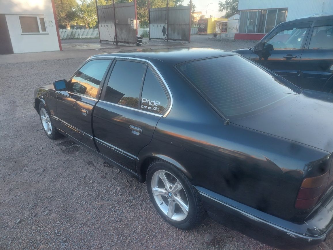 Продаю срочно BMW