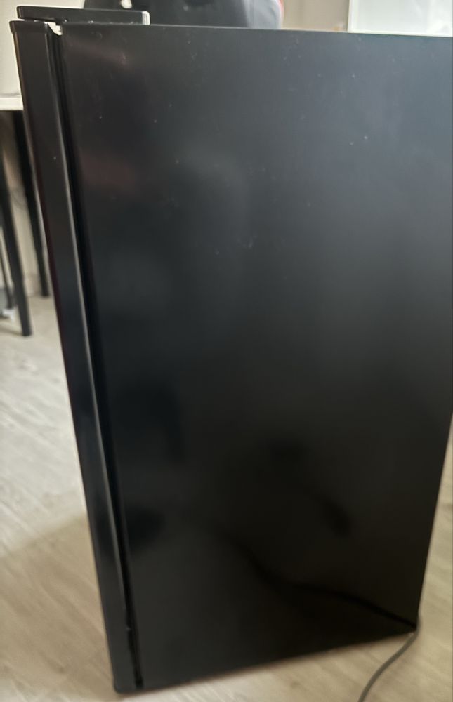 Холодильник TESLER RC-95 BLACK