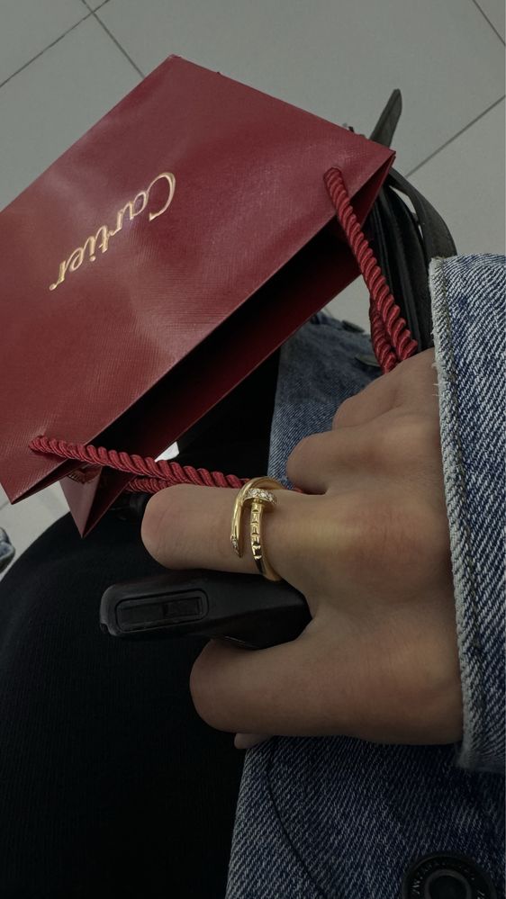 Кольцо из золота 750 пробы под Cartier с бриллиантами