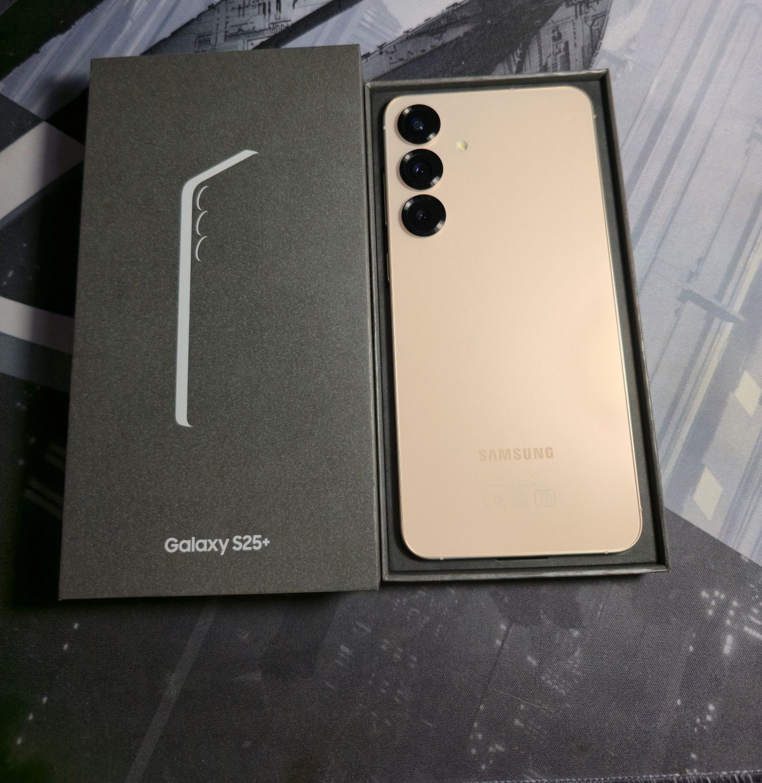 Пpoдaм Samsung Galaxy S25 Plus 256GB Pink Gold
