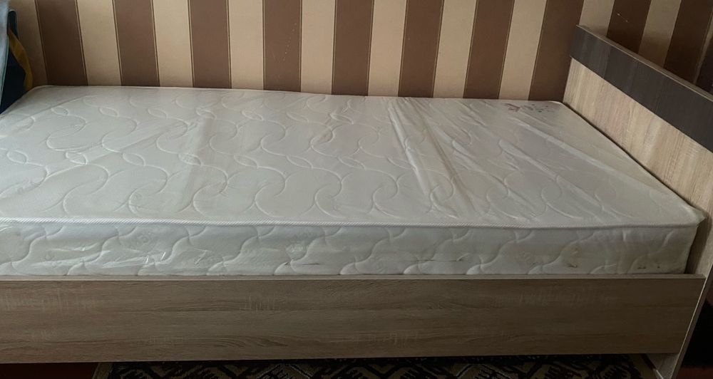 Продам спальную кровать .Новая .Могу продать по отдельности.