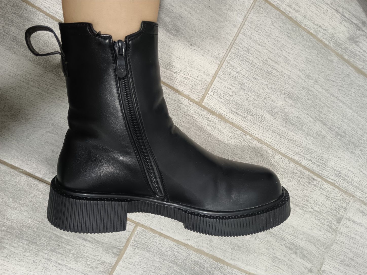Продам женские сапоги челси весна- осень