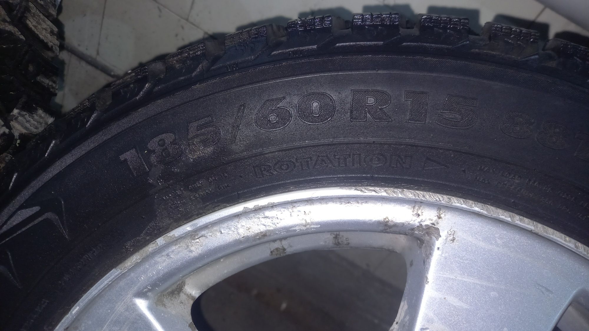 Продам хороший комплект колёс R15