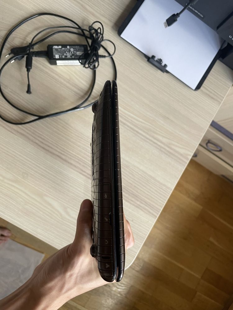 Ноутбук нетбук ASUS Eee PC 1008P дизайнерская версия от Карима Рашида