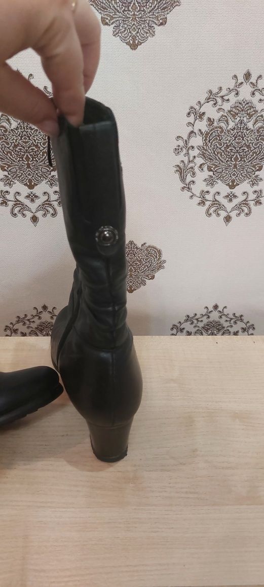 Продам зимние сапоги
