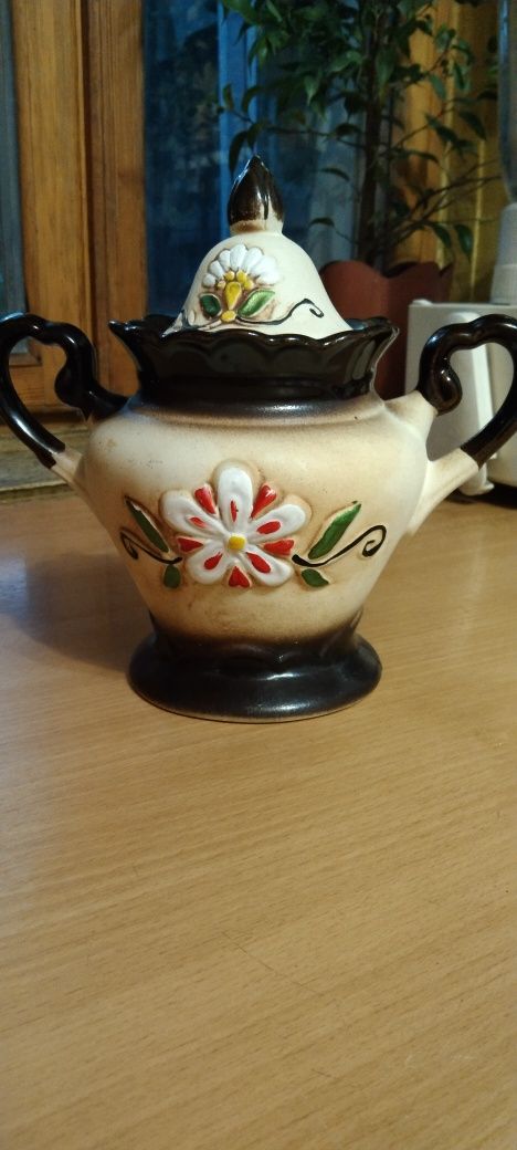 Набор чайник  ,сахарник  керамика