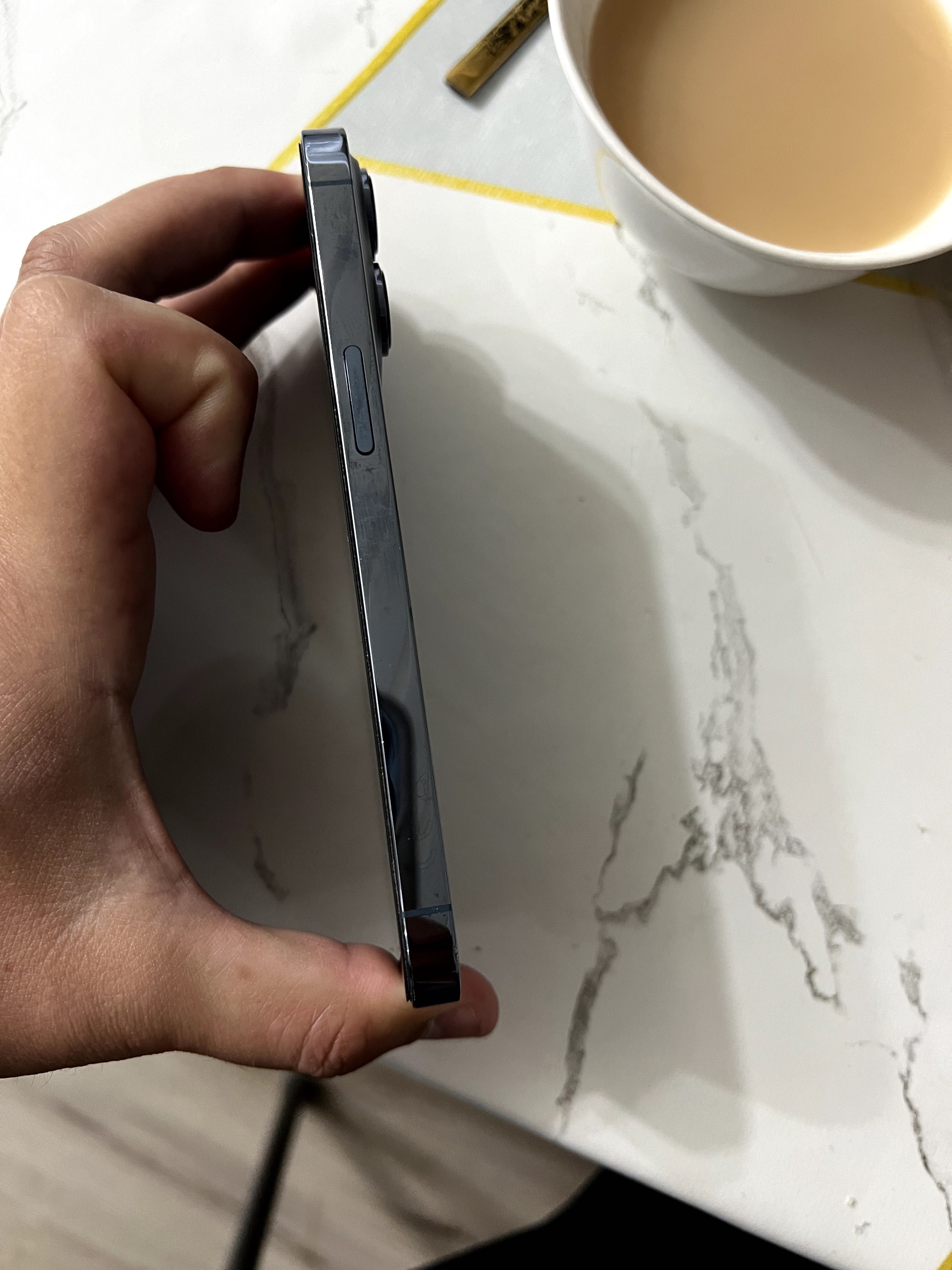 Продам iPhone 13 pro
