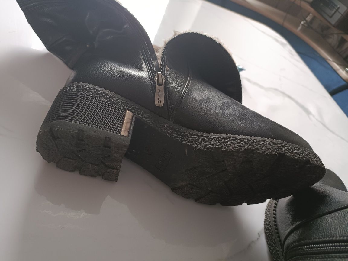 Продам женские сапоги
