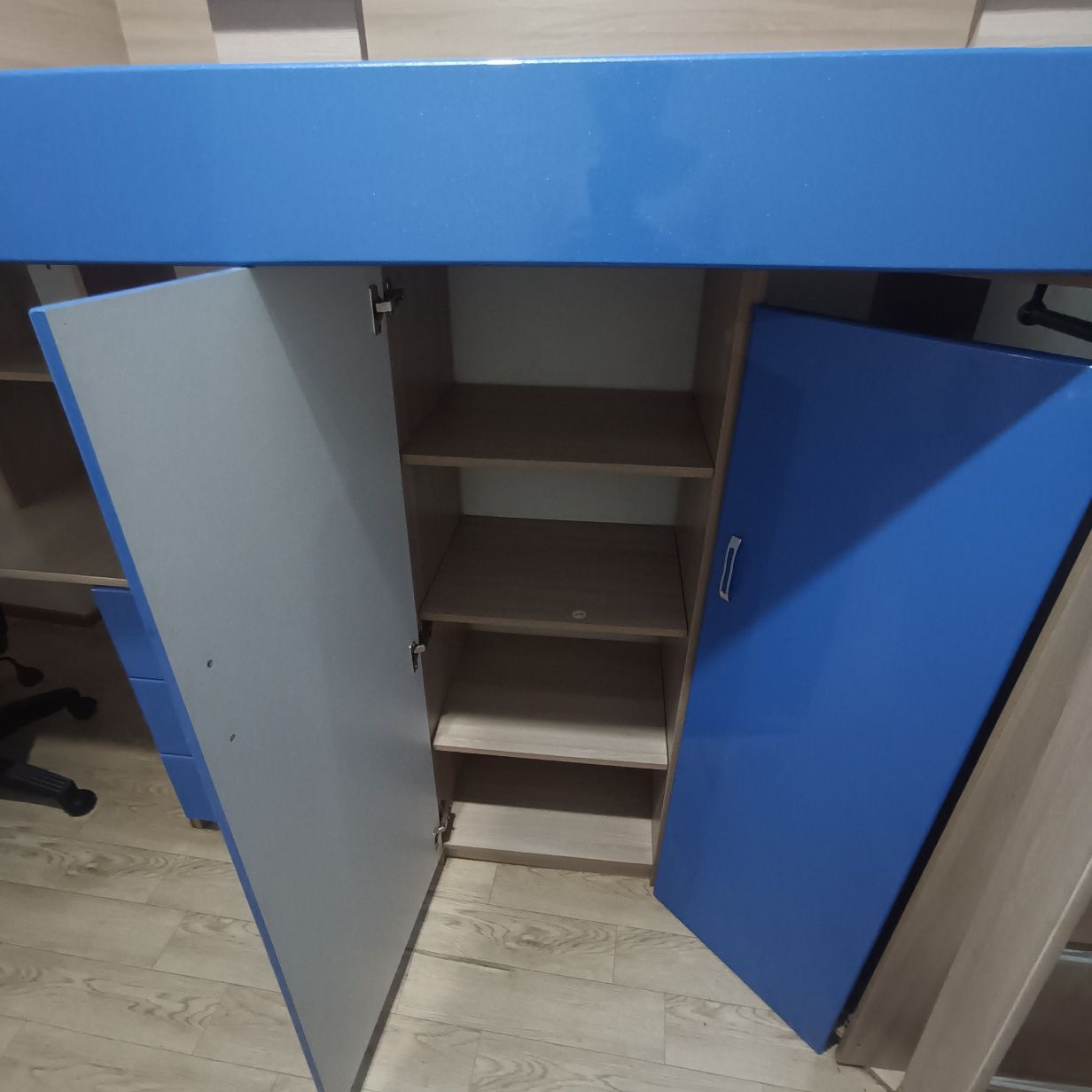 Продам стенку с кроватью