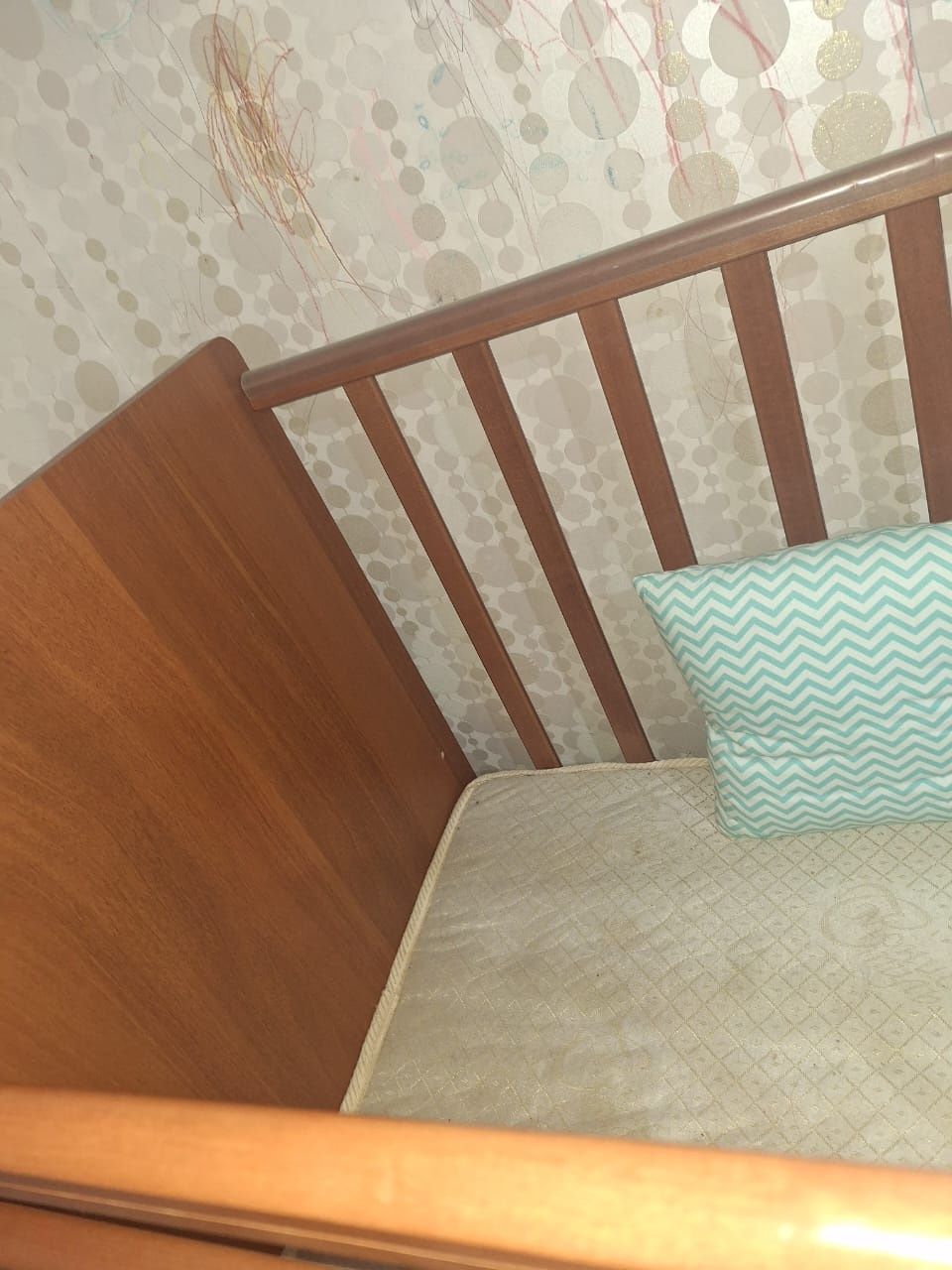 Продам детскую кроватку