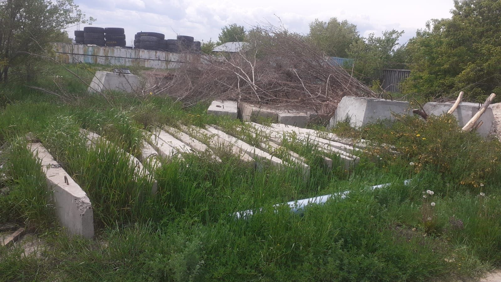 Бетонные стаканы дл фундамента и ж/б балки, новые!