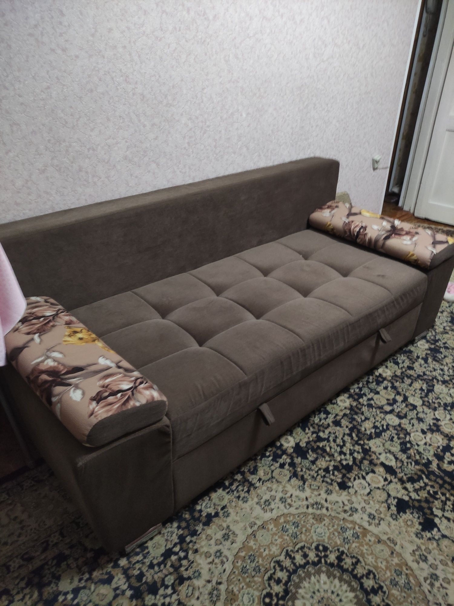 Продам диван в отличном состоянии