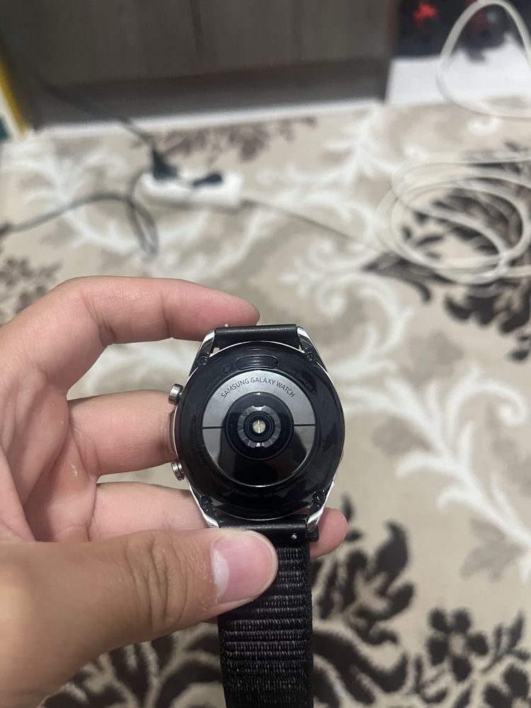 Электронные часы Samsung Galaxy Watch 3 SM R850 продам со станцией