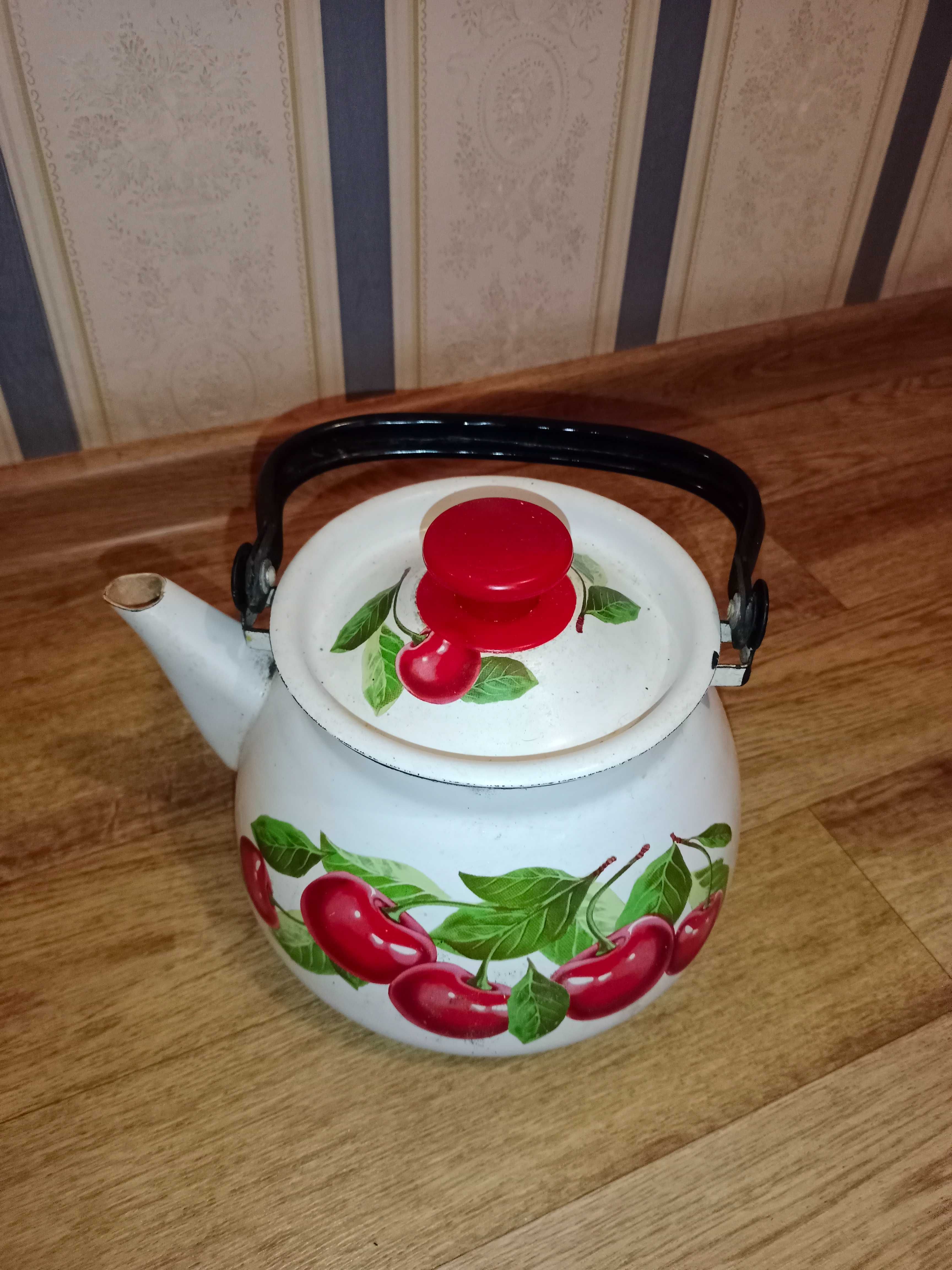 Продам чайники на 3 л в хорошем состоянии