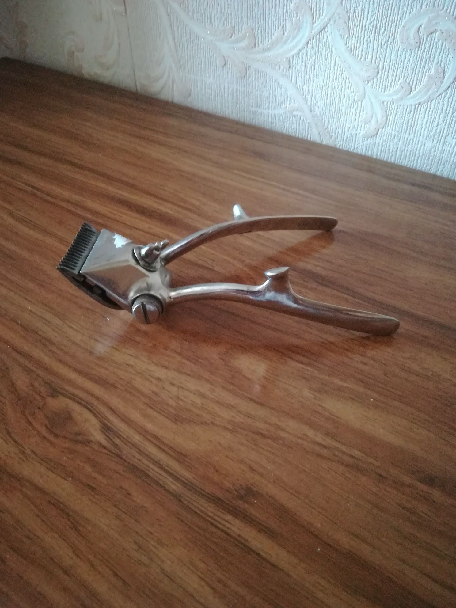 Продам саринную машинку для стрижки волос