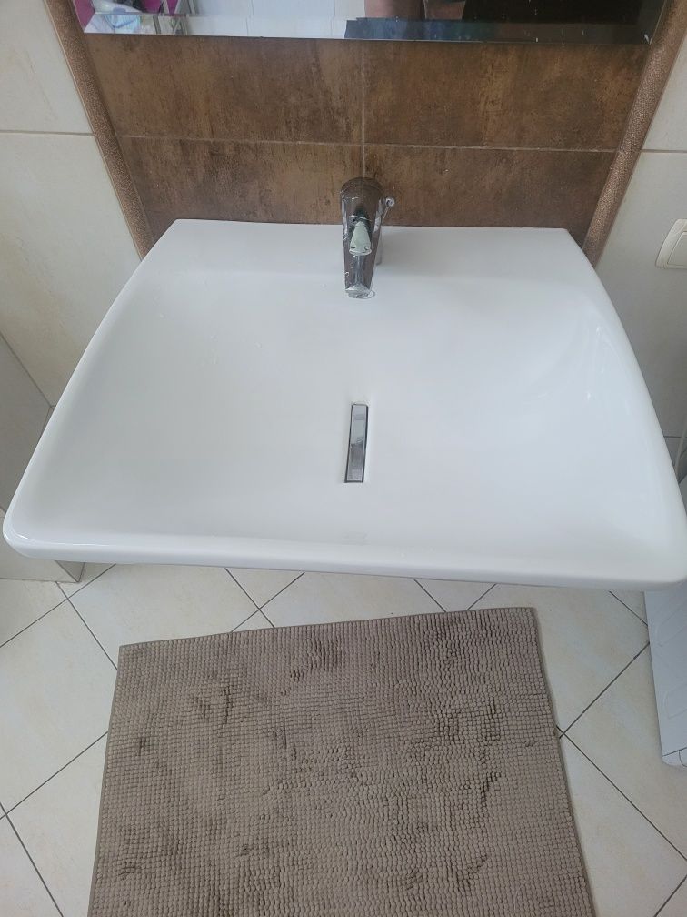 Раковина подвесная Италия, фирма Jacuzzi