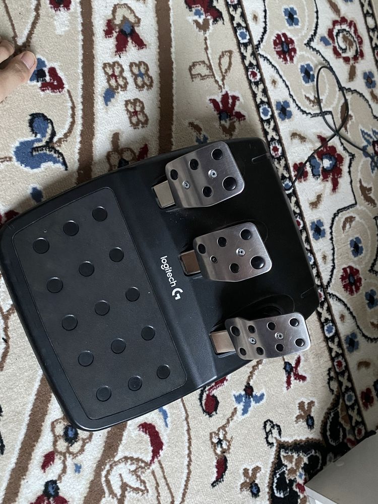 Игровой руль Logitech
