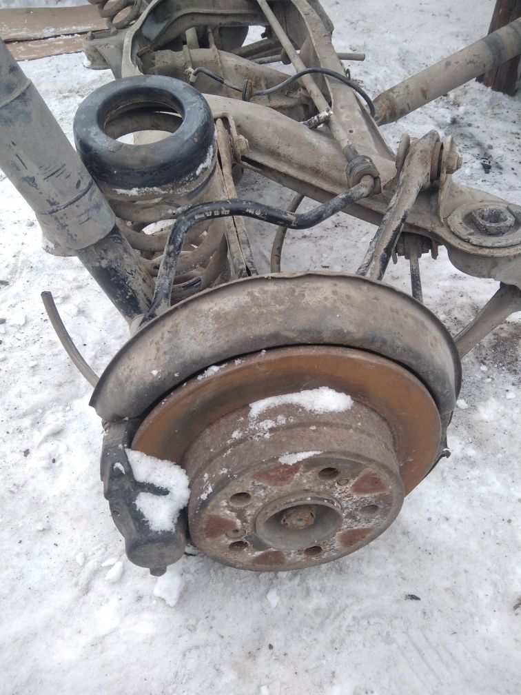 Продам заднию балку в сборе, Мерседес 124.