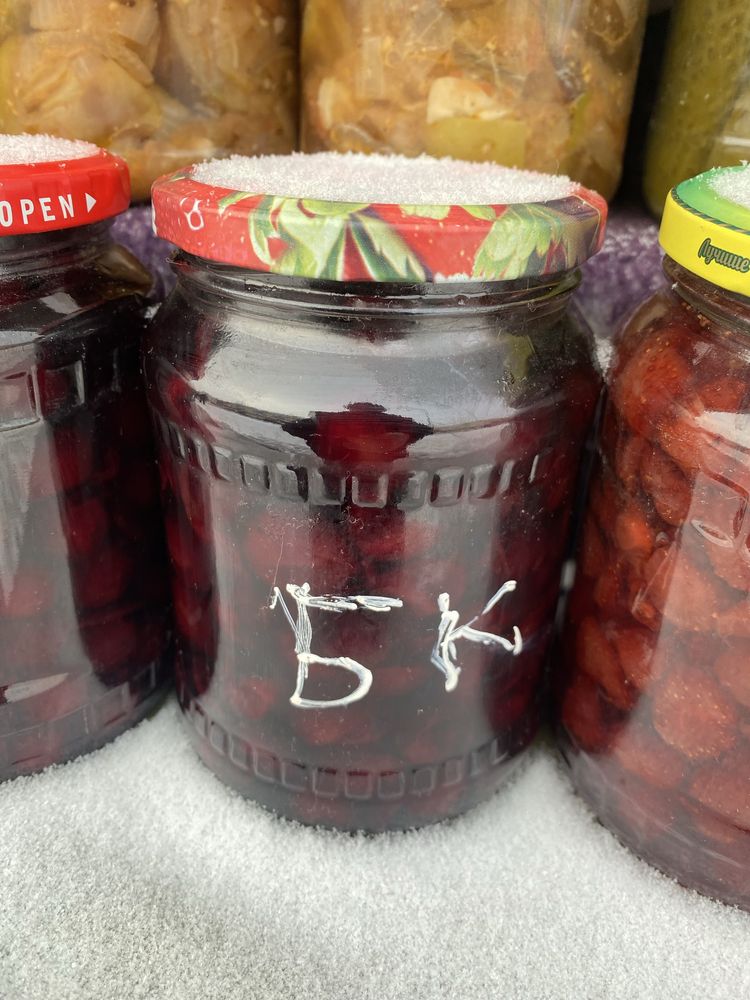 Варенье вишнёвое с косточками ,клубничное,и другое