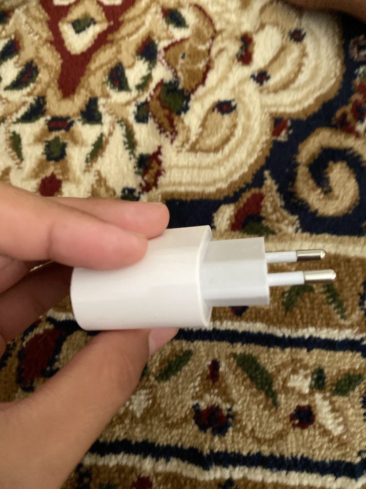 Оригинальный адаптер от Iphone не работает продаю на запчасти или вос
