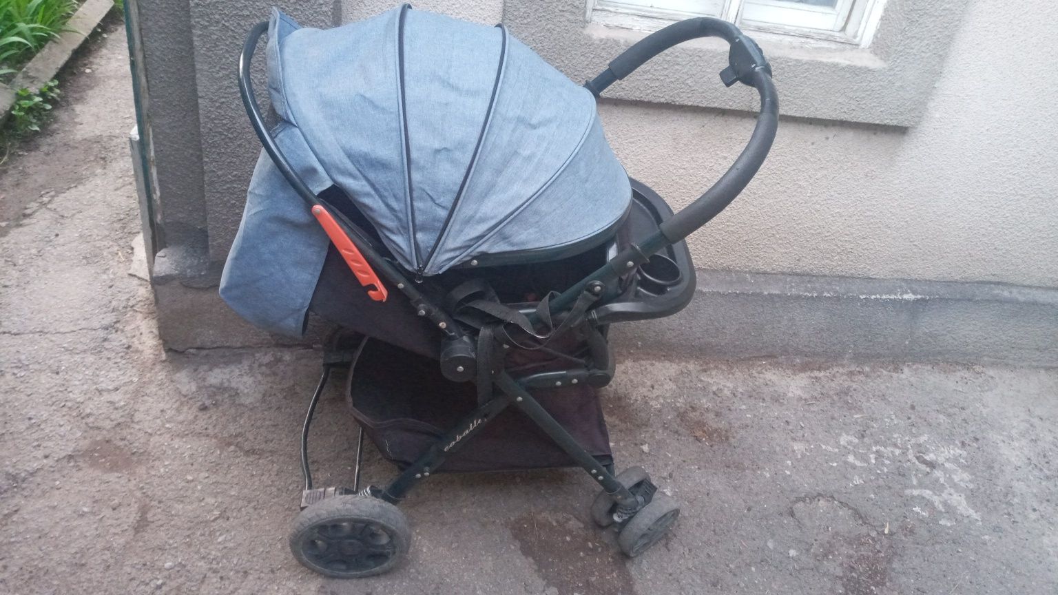 Коляску детскую б/у продам.