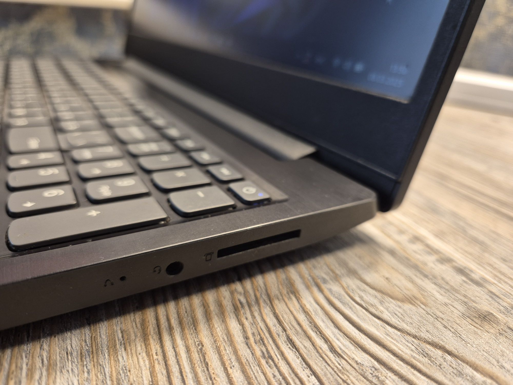 Ноутбук Lenovo Ryzen3\ОЗУ 12гб\SSD+жесткий диск