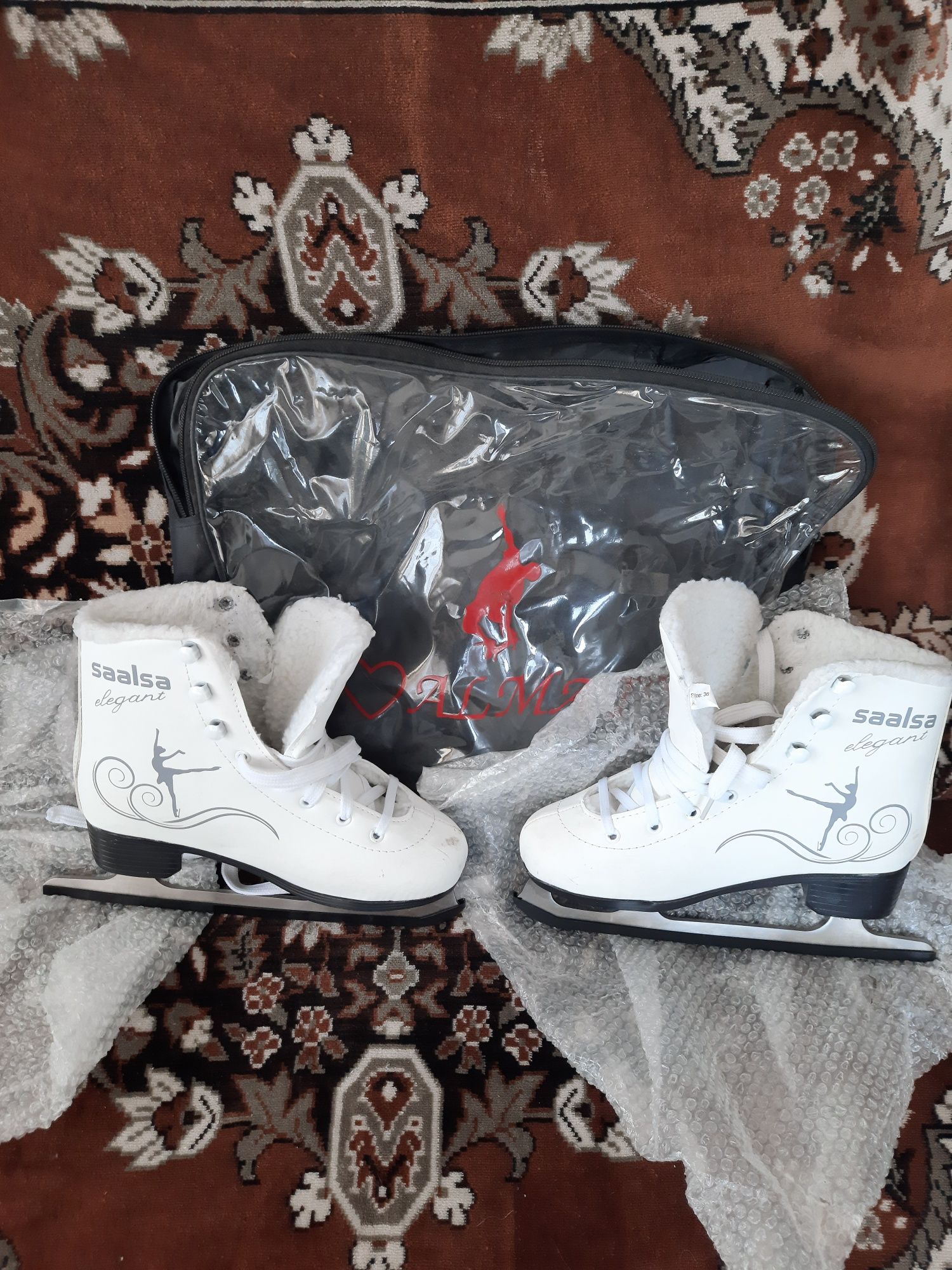 Продам коньки фигурные