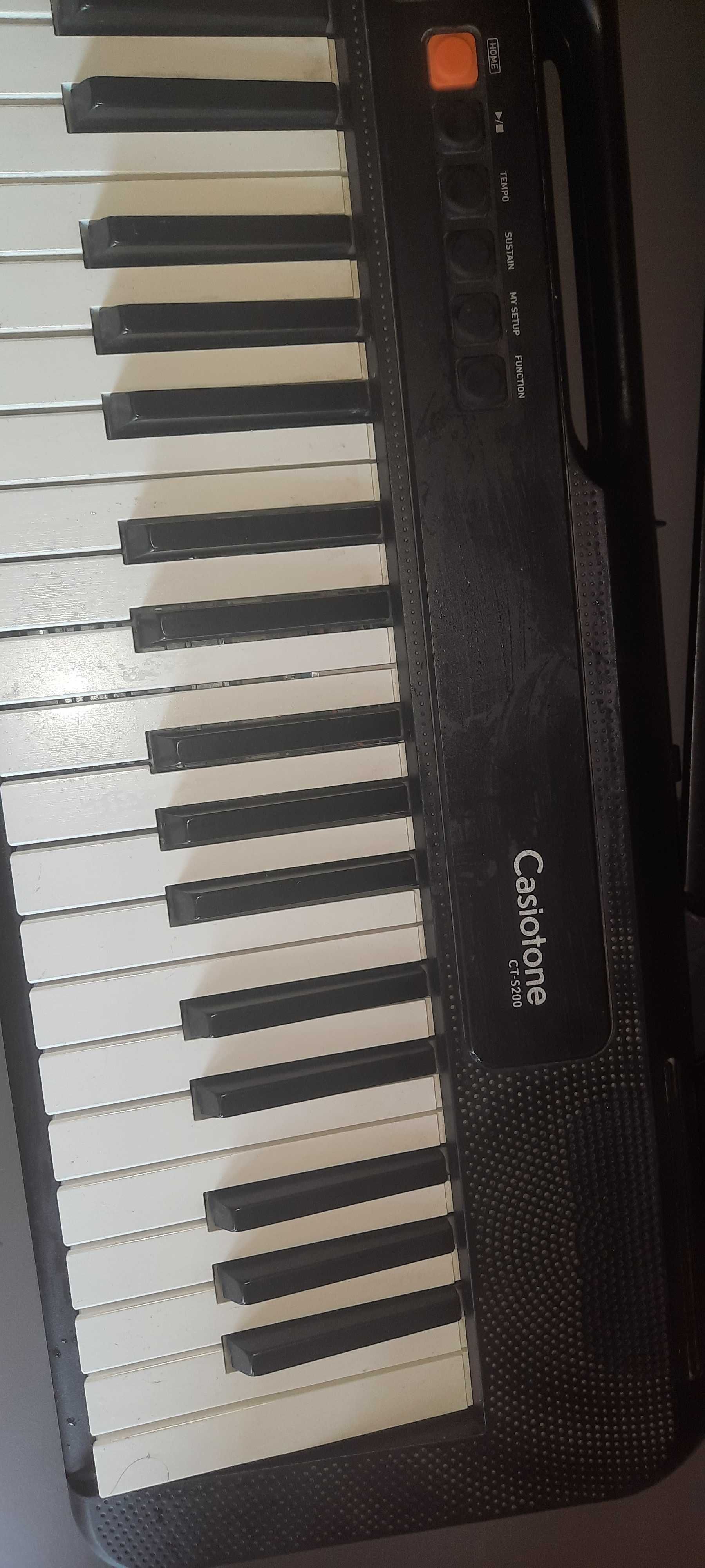Синтезатор casio ct s200 в отличном состоянии