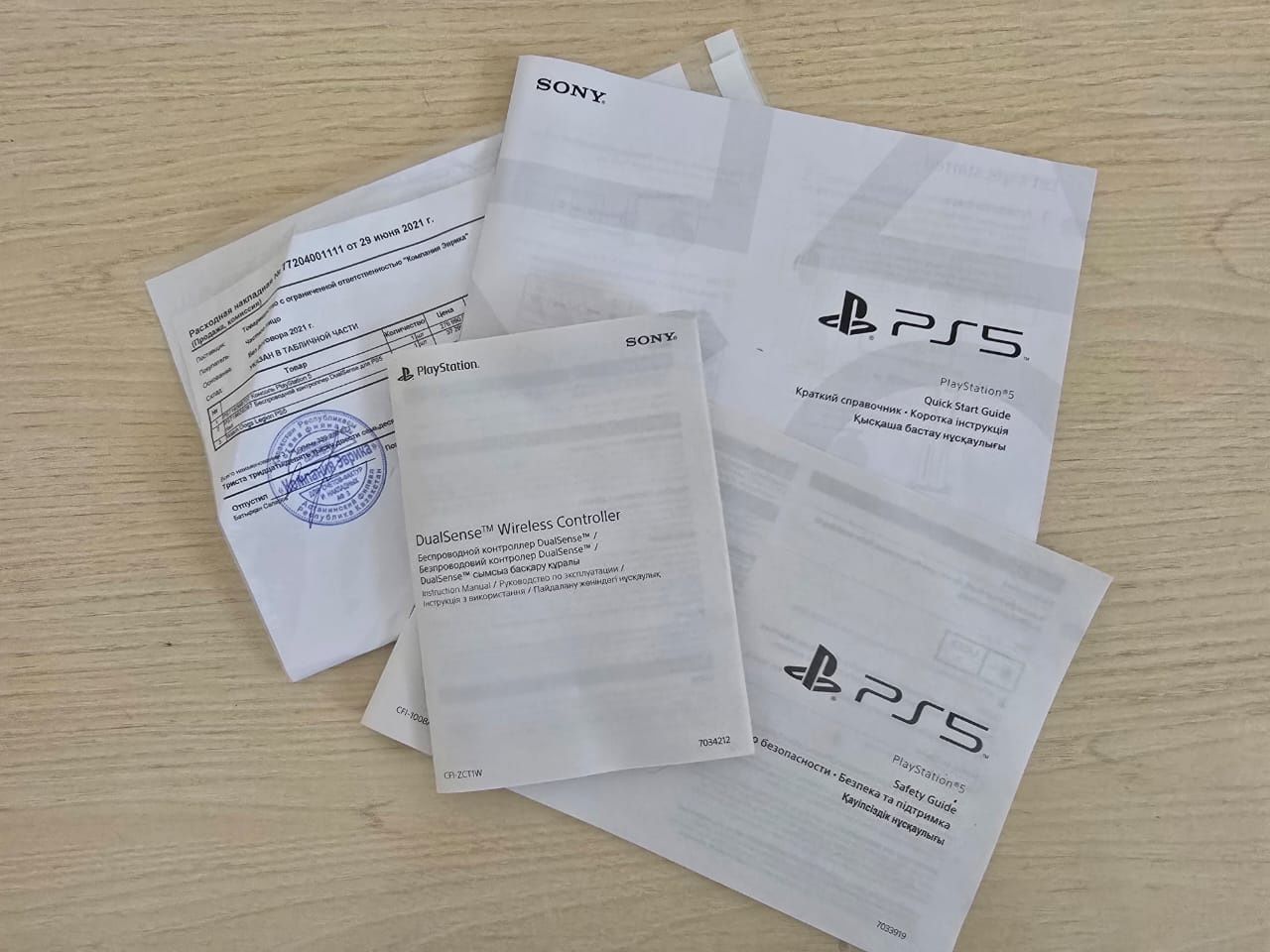 Sony Play Station 5, с дисководом, 2 джойстика, заряд.станц.,6 игр