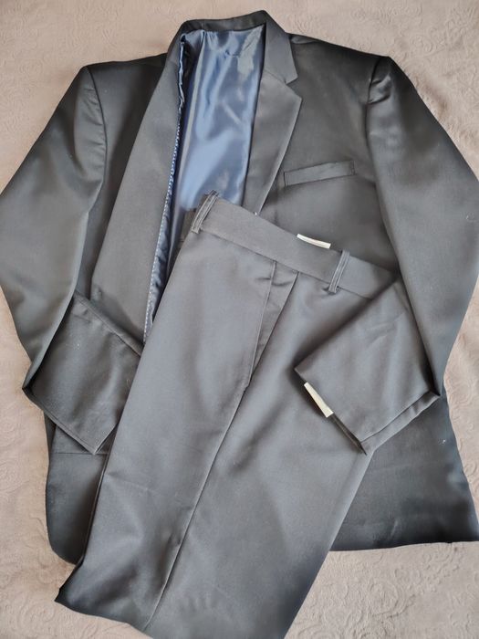 Продам костюм школьный