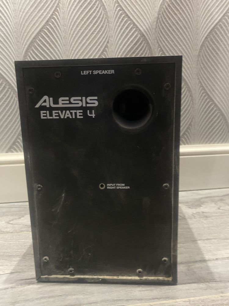 Колонка от студийных мониторов Alesis