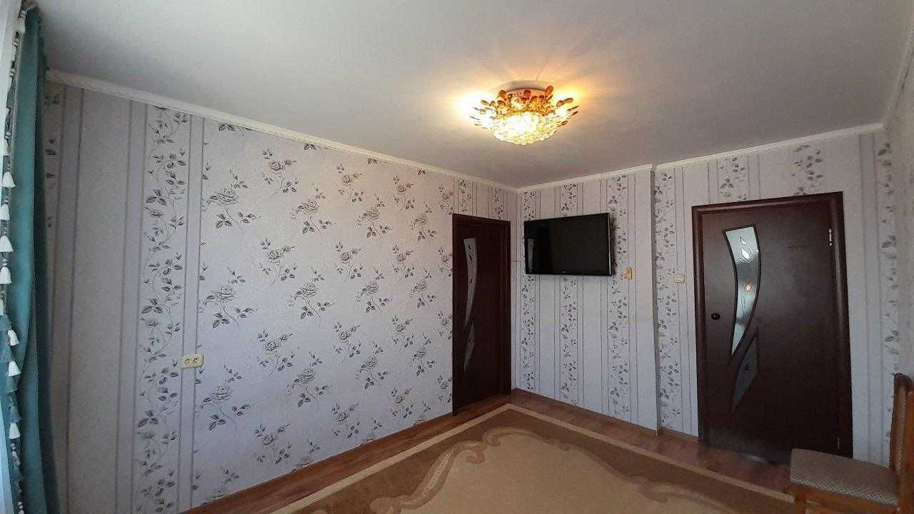 Продам 4 комн улучшенной планировки на 8 мкр. на 6 эт 9 эт