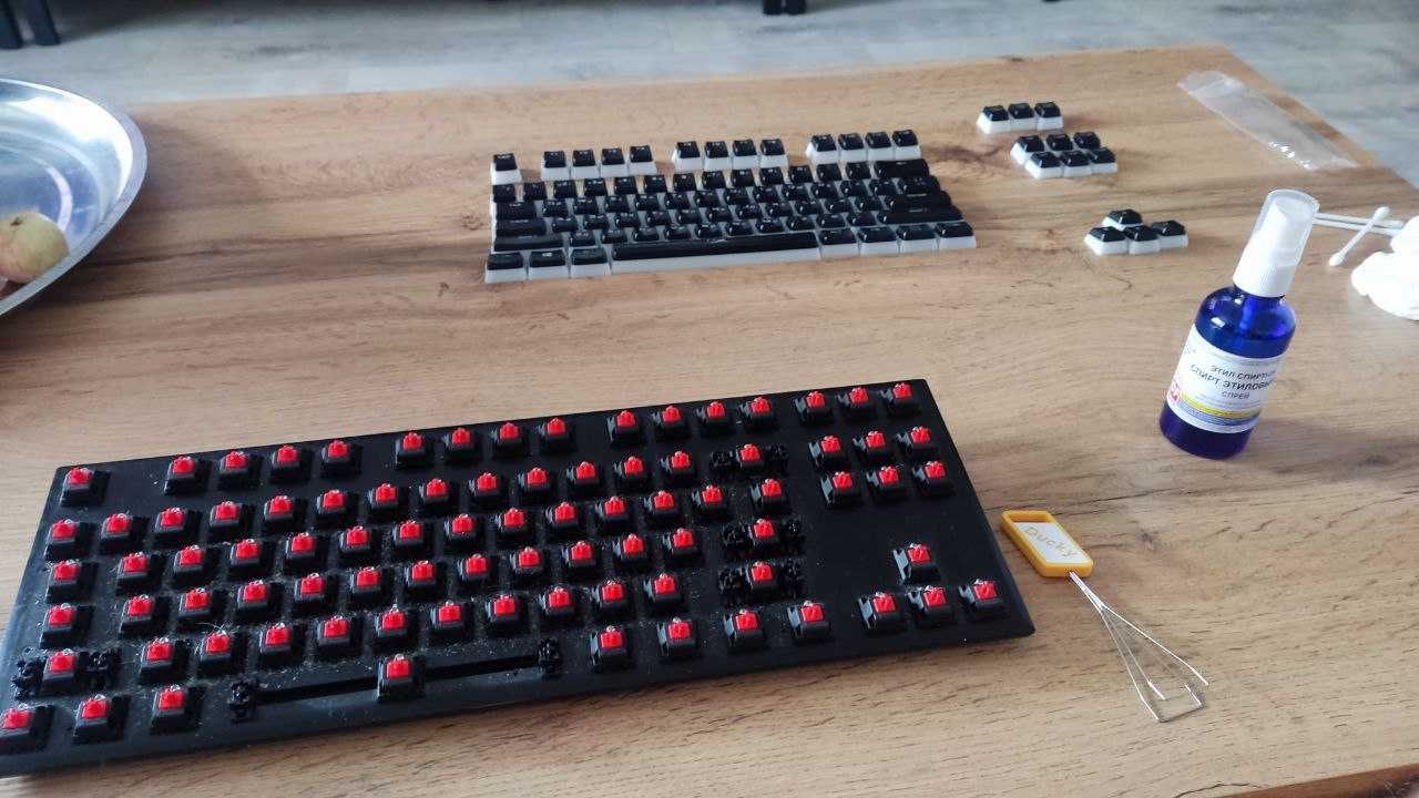 HyperX Alloy FPS PRO с HyperX Pudding Keycaps (улучшенные кейкапы)