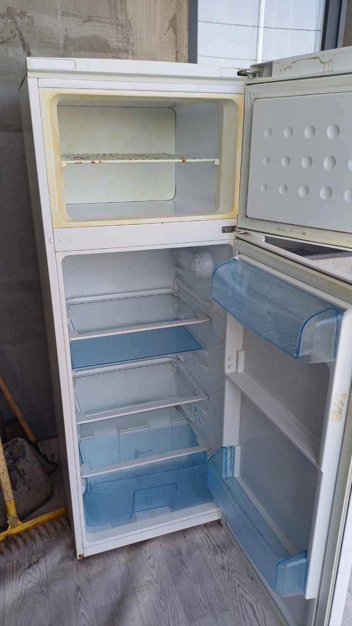 Продам б/у холодильник