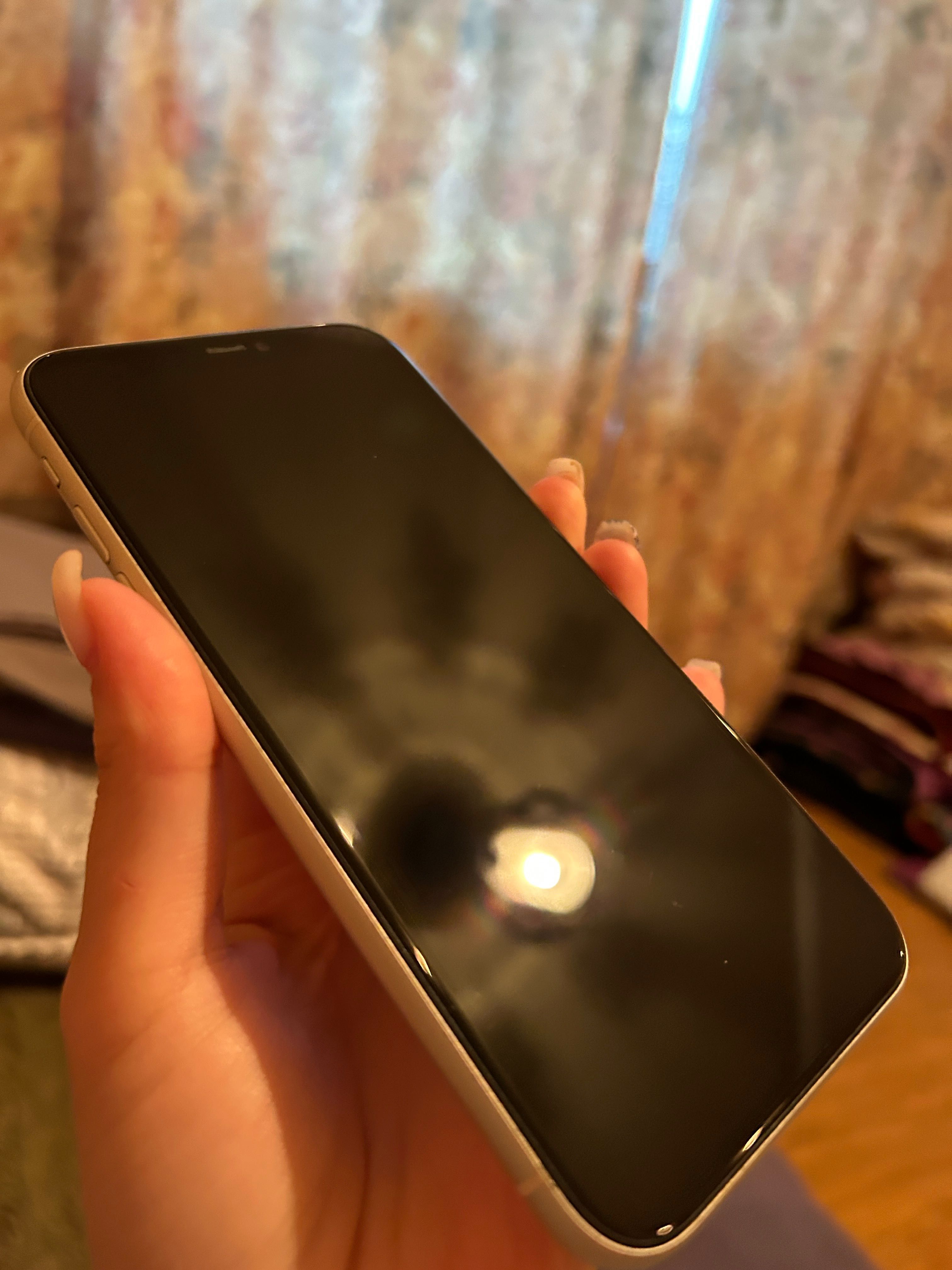 Продам iphone 11
