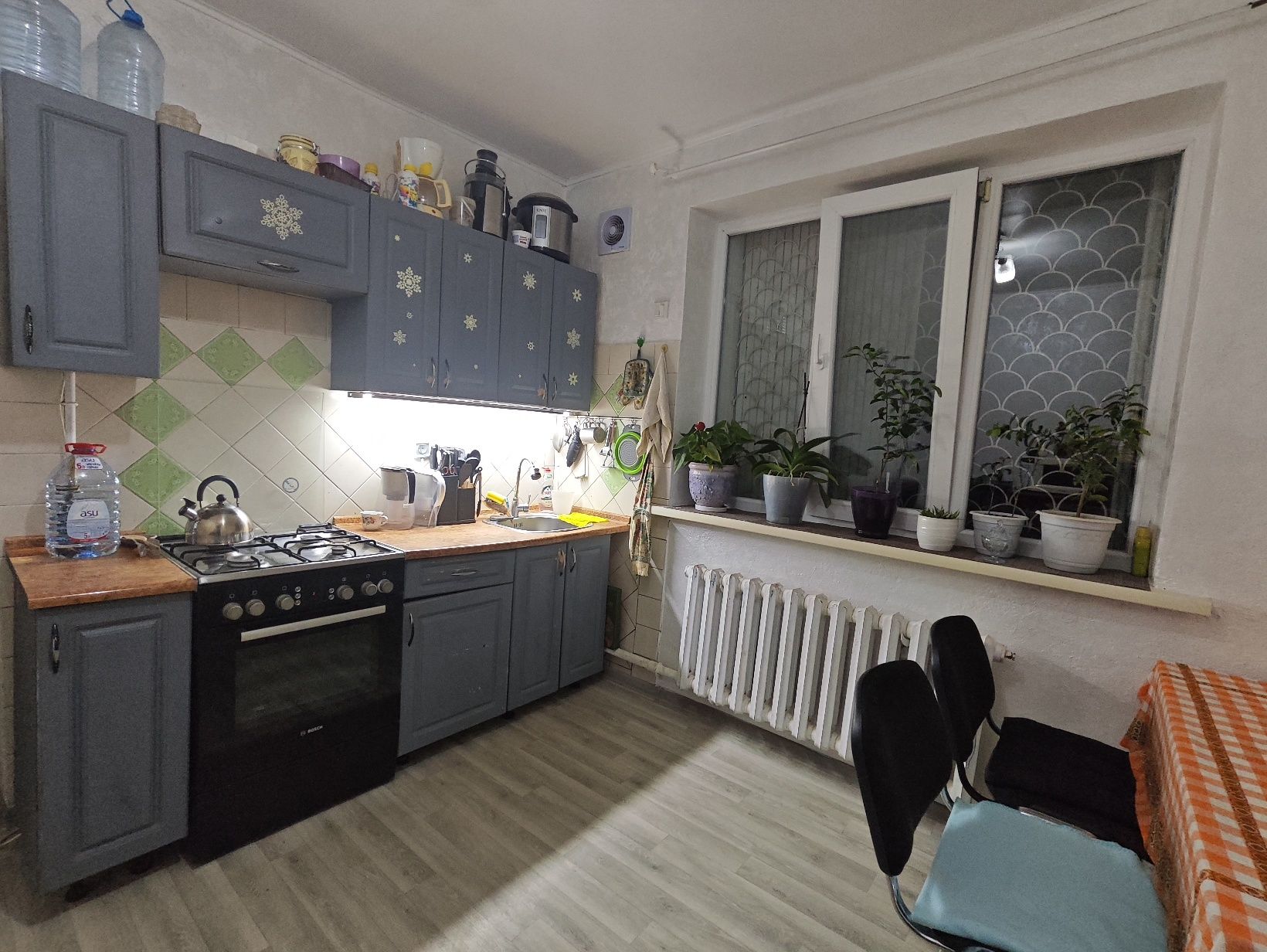Продам  кирпичный дом с бассейном, баней и плодоносящим садом