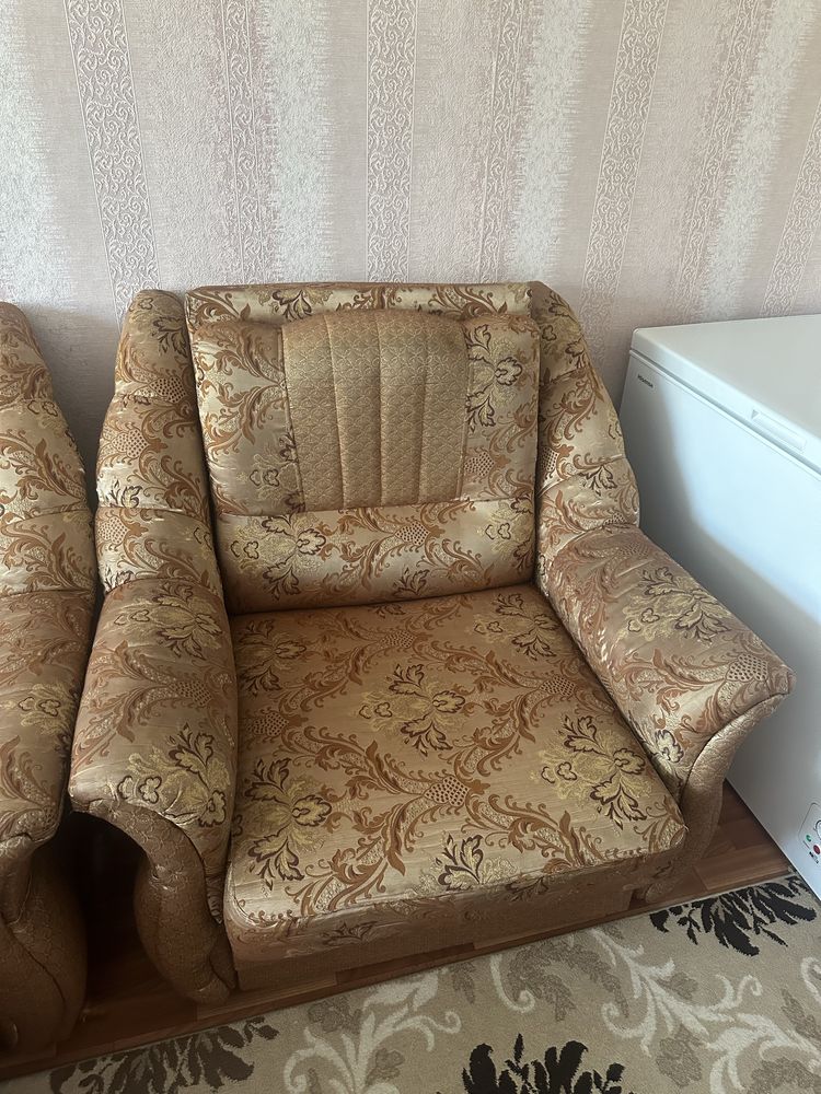 Продам диван с креслом