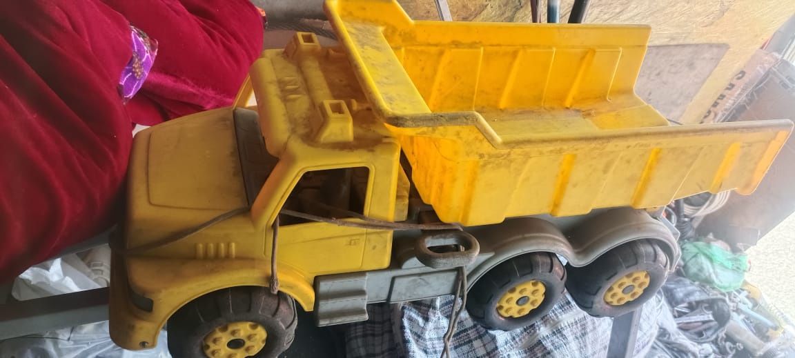 Продам грузовик игрушку обьемную