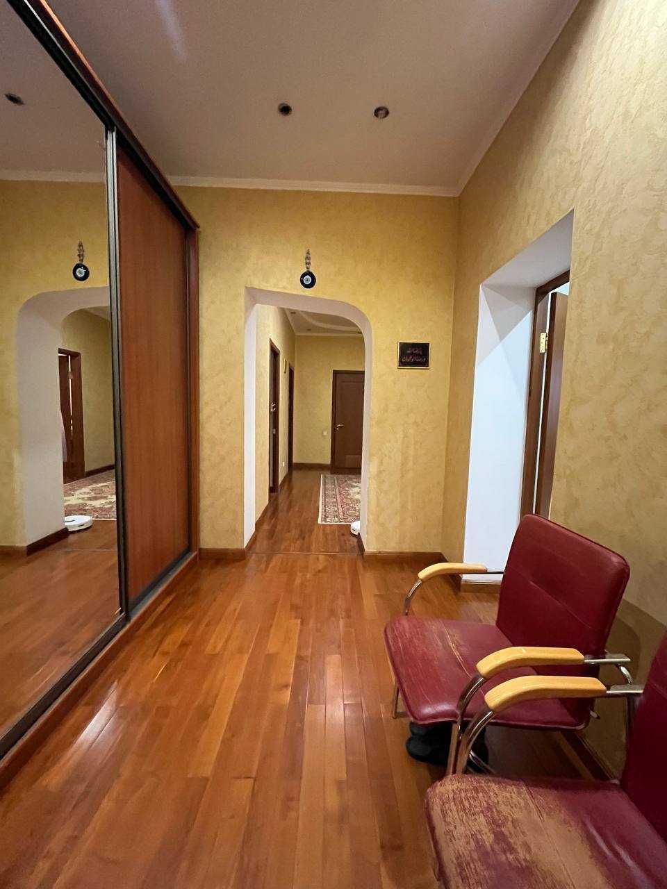 3-комнатная квартира · 122 м² ·памятник М. Маметовой