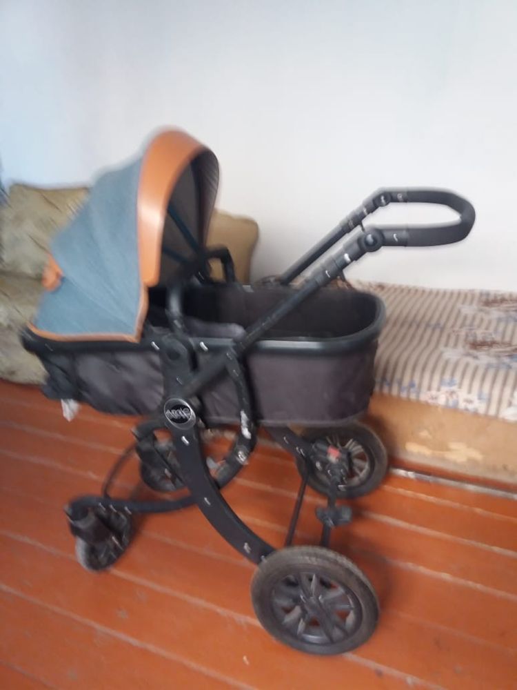 Продается мебель, коляска, прихожая, два дивана, кресло, тумба !
