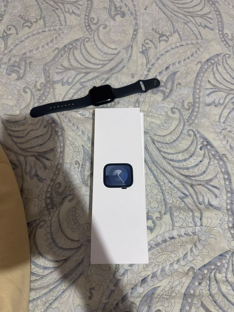 Продам apple watch 9-45 срочно