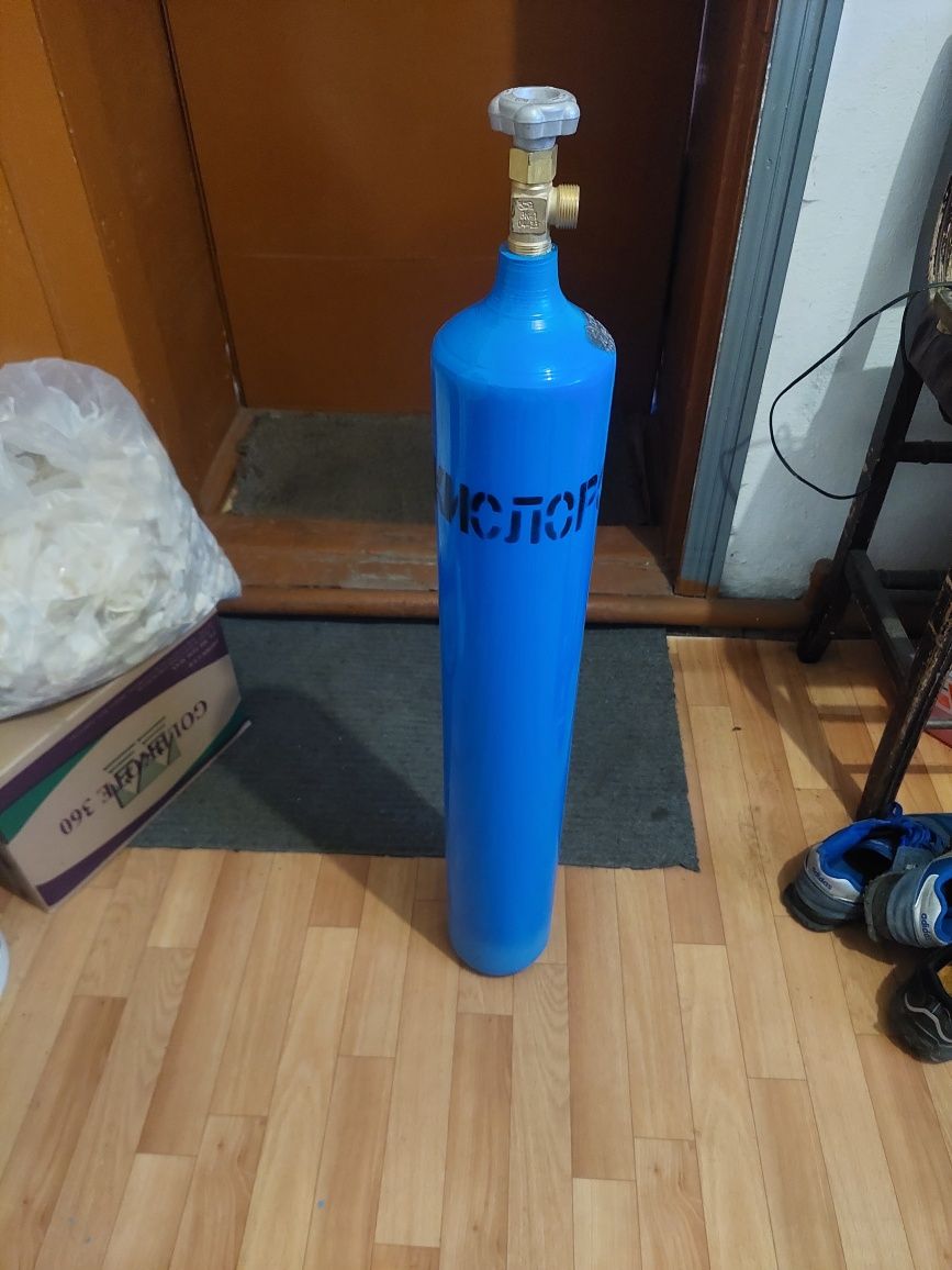 Продам углекислотные и кислородные баллоны 40кг,10кг,7кг,5кг