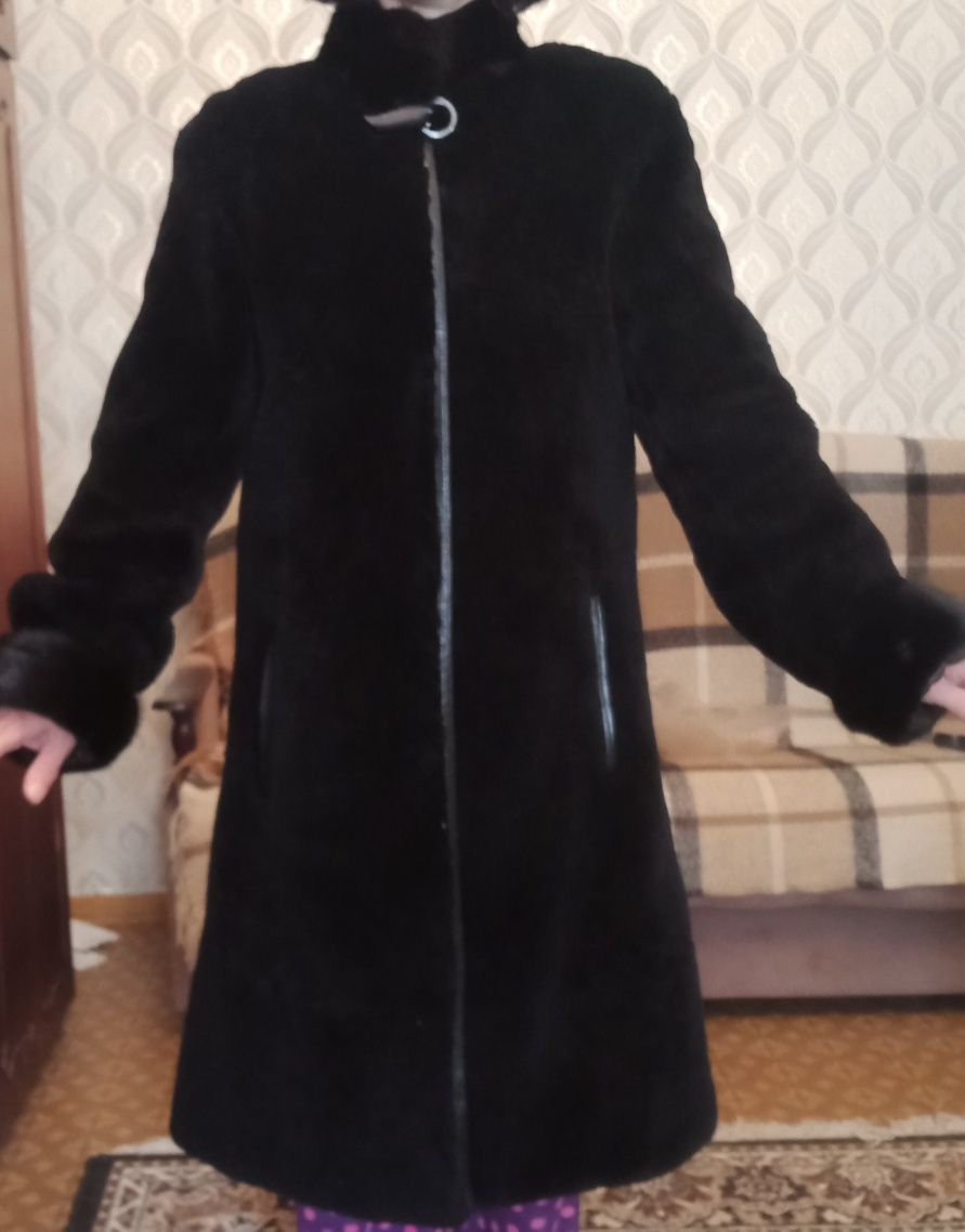Продам шубу мутон  с норкой