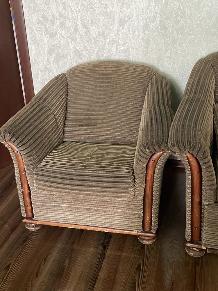 Продается комплект , диван с двумя креслами