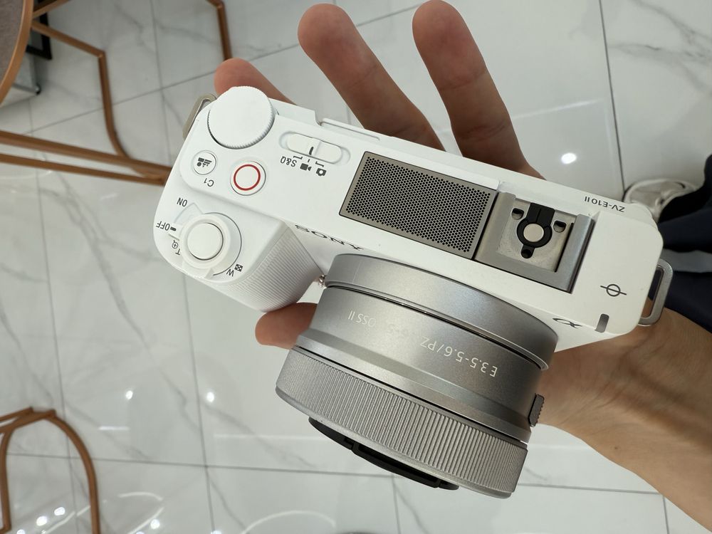 Продаю камеру Sony ZV-E10 II и объектив Sony FE 24mm F1.4 GM