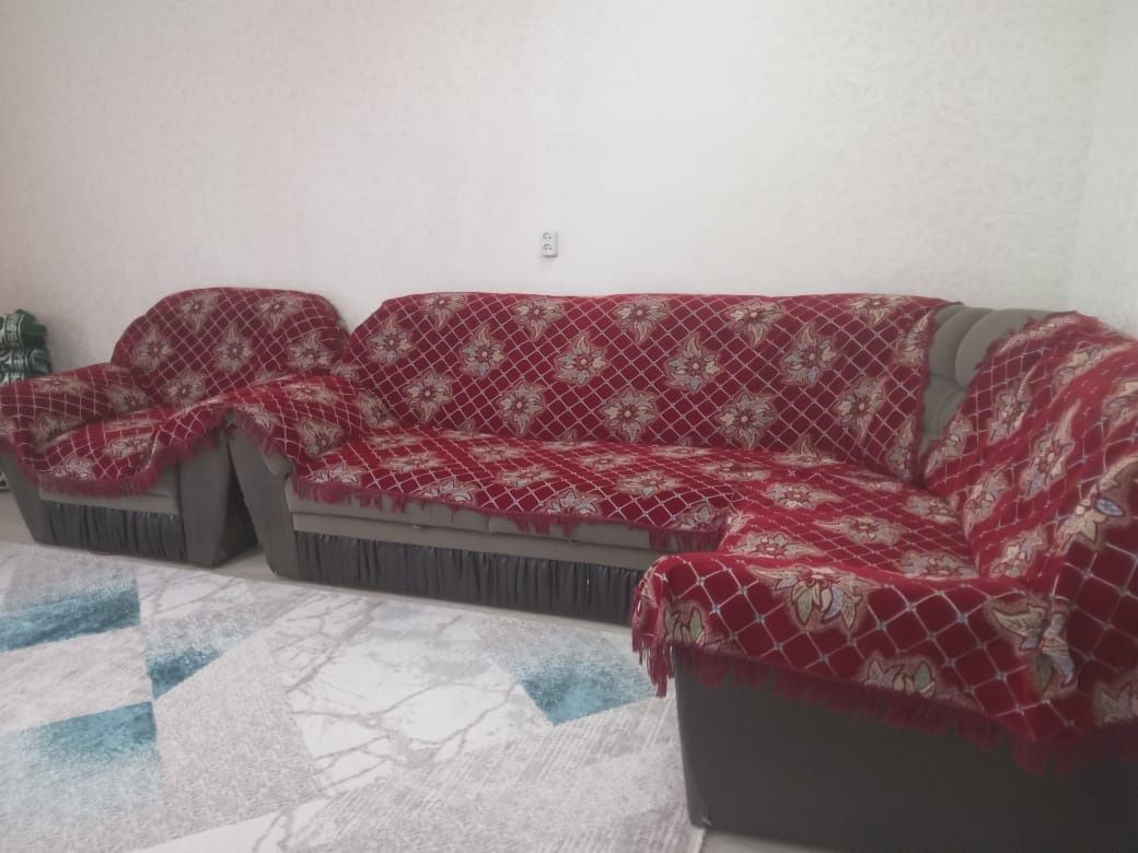 Продам угловой диван с креслом!