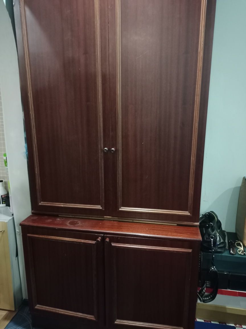Продам срочно!Гарнитур антикварная из красного дерева.